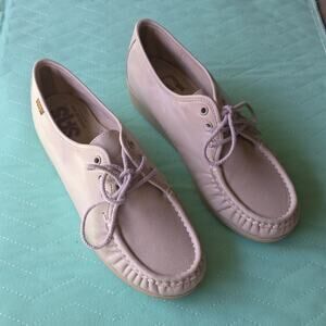 SAS Siesta Lace Up Loafer Soft Sole Women Size 9 M Comfort Bone Beige Hand Sewn